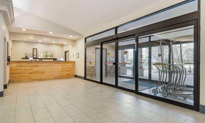 Cumberland Hotel | Country Inn & Suites by Radisson, Atlanta Galleria/Ballpark, GA