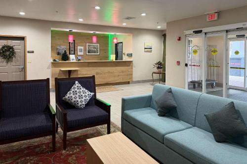 Elgin Hotel | Country Inn & Suites by Radisson, Elgin, IL