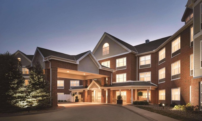 Clive Hotel | Country Inn & Suites by Radisson, Des Moines West, IA