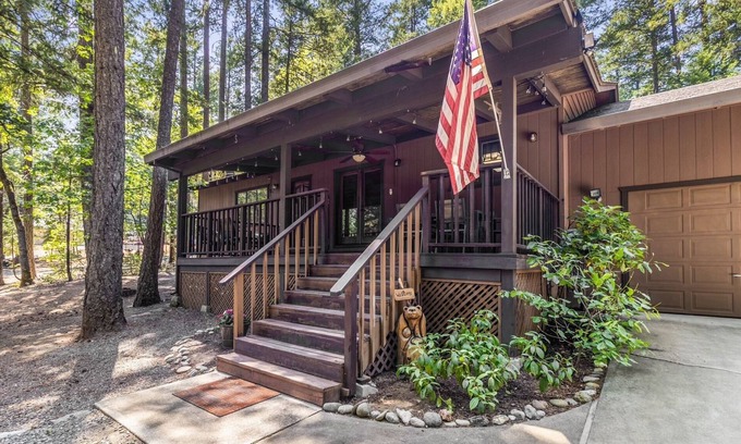 Trinity Center House | COUNTRY LAKE RETREAT. New on the market! Special rate. Book now.