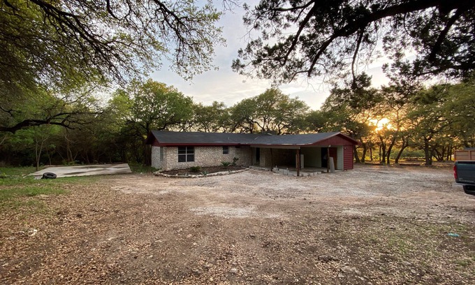 Lower Basin Lake Travis House | Country Life in Austin, TX