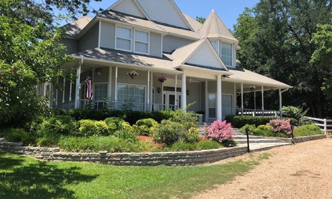 Richland Hills House | Country living in the Big City!