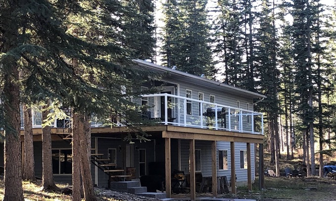 Hinton House | Country living in town limits