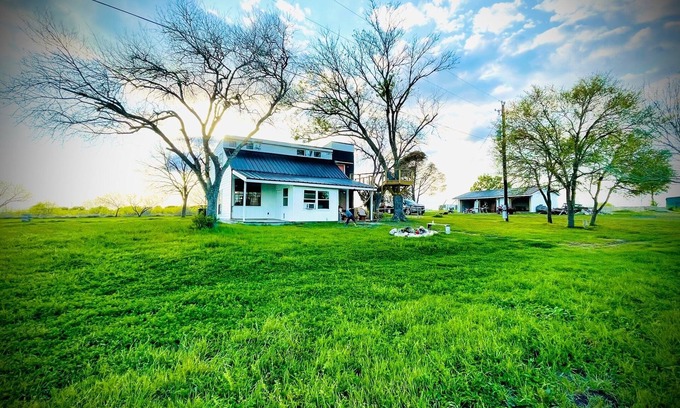 Lockhart House | Country Living with all the Amenities