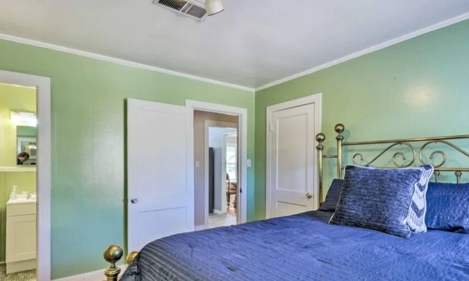 Pine Bluff House | Country-Lux Stay & Play Spacious, Cozy Retreat-Experience True Comfort and Joy