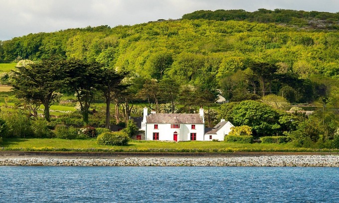 New Quay Cottage | Country Manor steeped in history with Ocean Views
