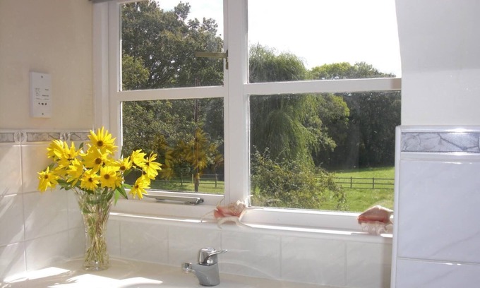 Farnham Apartment | Country Meadow Retreat with Tennis