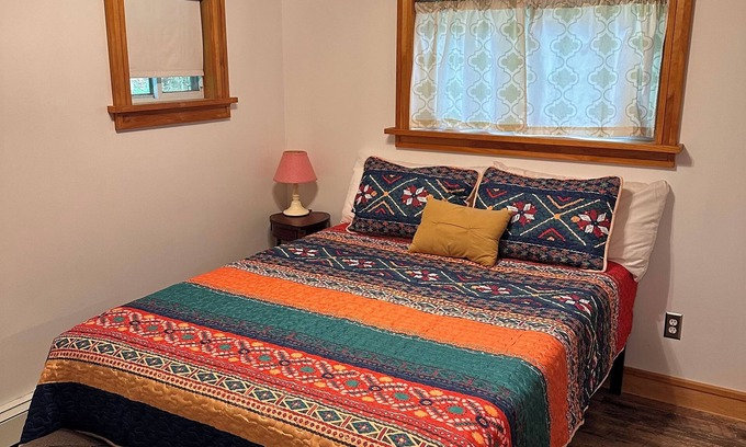 Holmes House | "Country outside the city " n3 bedrooms 2 full bathrooms