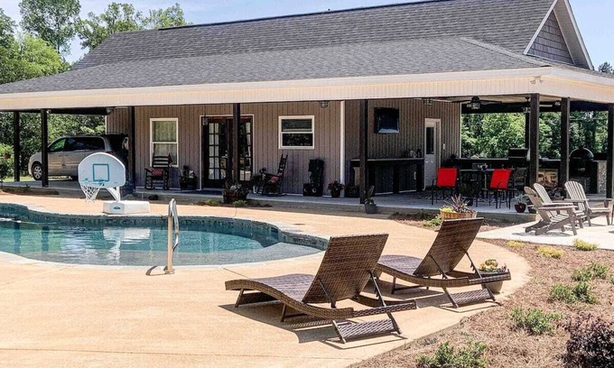 Cochran Cottage | Country Pool House Cottage