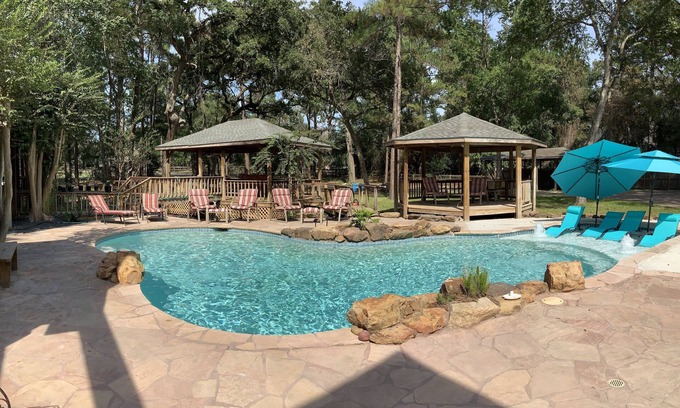Decker Place House | Country resort 5 bedroom Main House and 1 bedroom guest house combined.