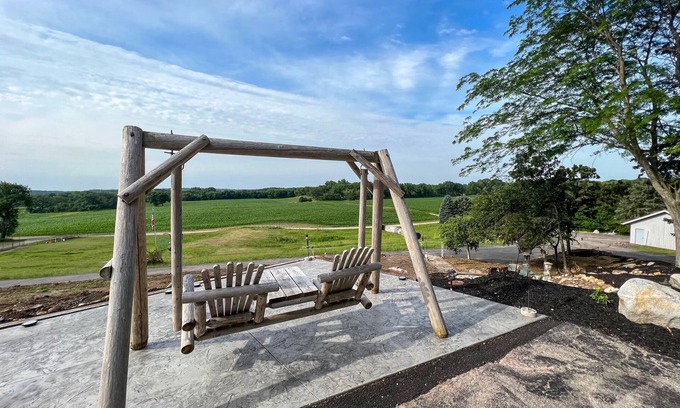Salem Lakes House | Country Retreat- Salem WI- 4 Bdrm 2.5 Bath