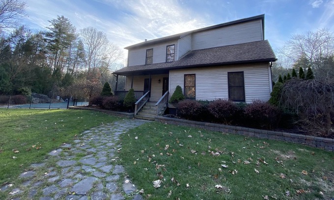 Mount Marion House | Country Setting Close to Town