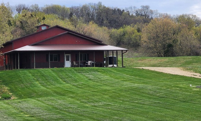 North Freedom House | Country Sportsmans Paradise! Grill, Firepit & AC - Devil's Lake and Dells area!