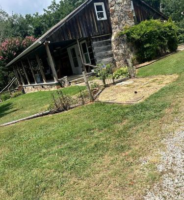 McMinnville House | Countryside Cabin Incredible for Outdoor Activities in McMinnville, Tennessee