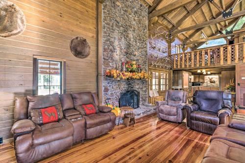 Wheeler House | Countryside Cabin Retreat with Outdoor Kitchen!
