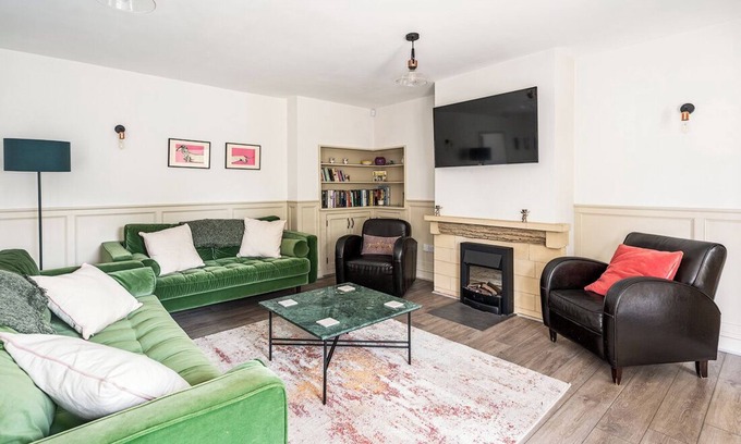 Melksham Cottage | Countryside Cottages with access to pool & spa near Bath