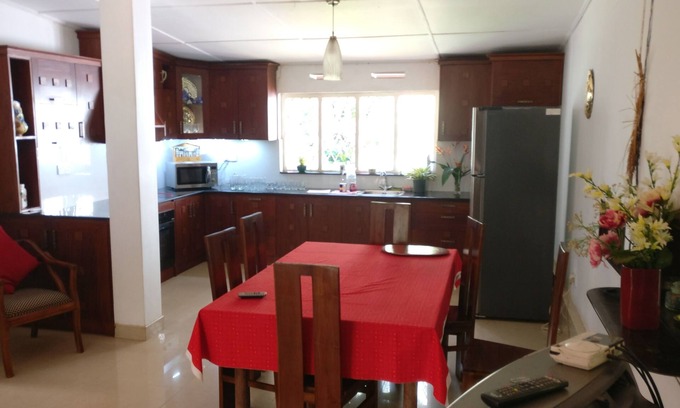 Kalagedihena House | Countryside Estate homestay