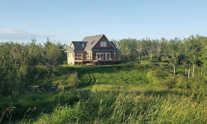 Markerville House | Countryside Hilltop Retreat, Solitude in Any Season
