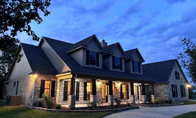 Sealy Other | Countryside Serene Sunset Ranch: 50-acre luxury retreat, Hot tub, sleeps 10!