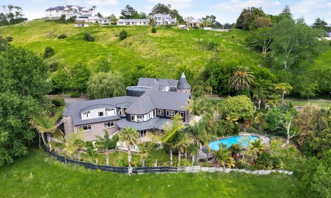 Whitford House | Countryside Zen Estate with Sea Views and Pool