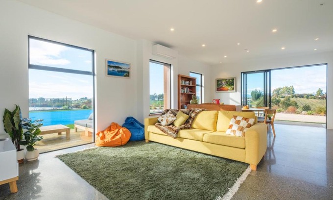 Tasman Villa | Countryview Haven