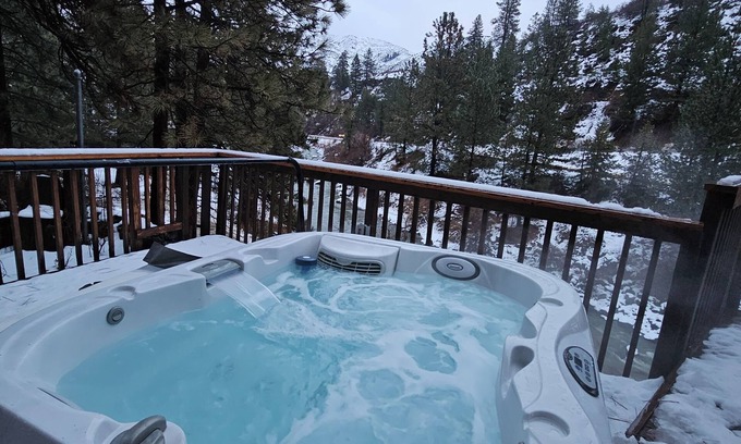 Boise Cabin | Couples Cozy Cabin Retreat