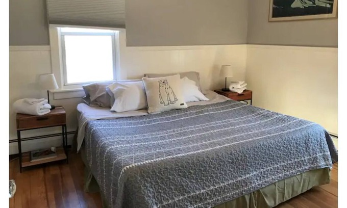 Moylan Apartment | Couples getaway w/ KING bed 5 min to Main St Media