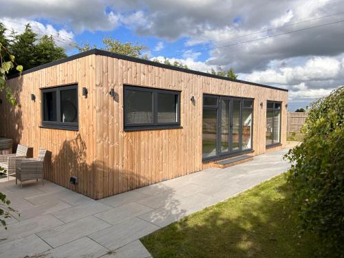Hadlow House | Court Lane Stables - Premium Rural Retreat with Hot Tub