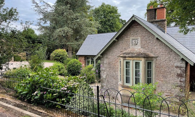 Saint Blazey House | COURT LODGE, pet friendly, luxury holiday cottage in Wiveliscombe