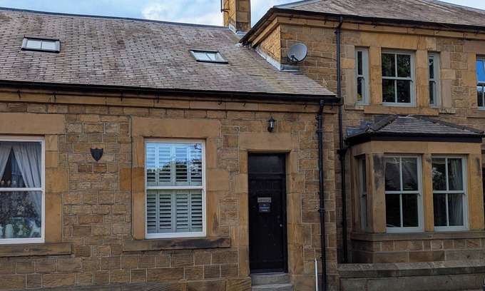 Mosborough Cottage | COURTHOUSE COTTAGE, pet friendly in Eckington, Derbyshire