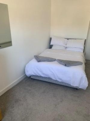 Inverkeithing Apartment | Courtyard and Forth Apartments