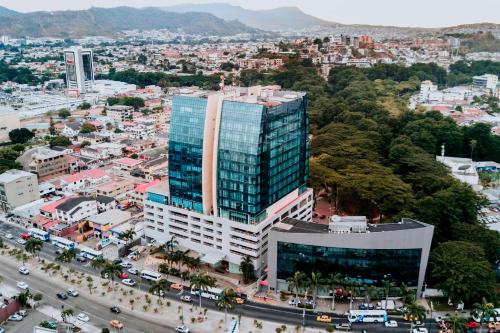 Kennedy Hotel | Courtyard by Marriott Guayaquil