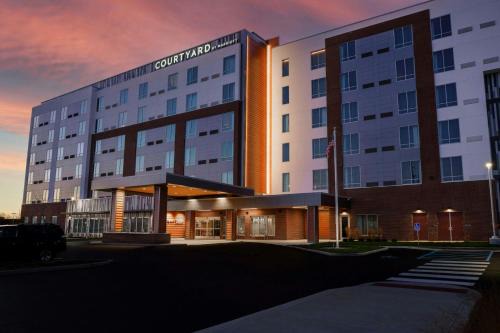 Fishers Hotel | Courtyard by Marriott Indianapolis Fishers