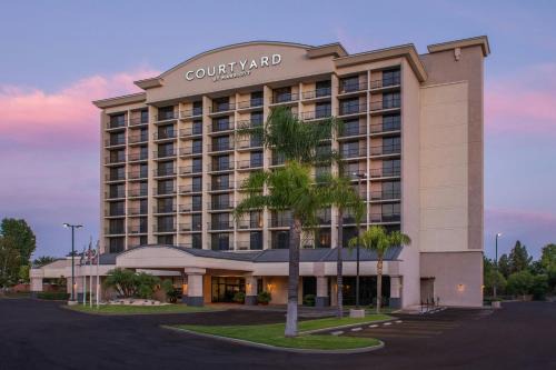 Monrovia Hotel | Courtyard by Marriott Los Angeles Pasadena/Monrovia