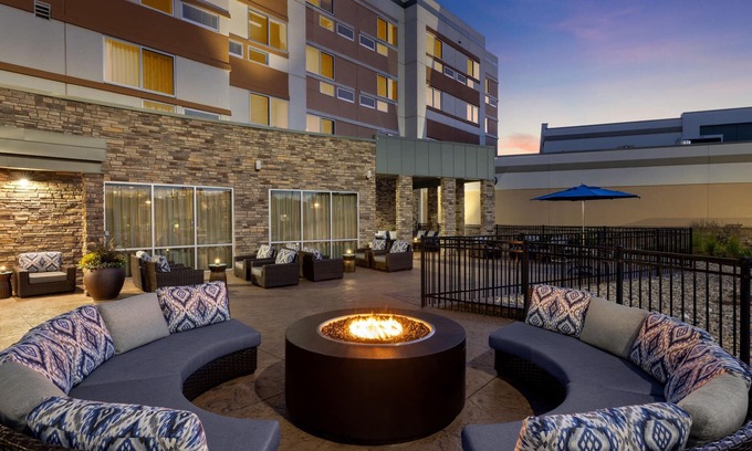 Bellevue Hotel | Courtyard by Marriott Omaha Bellevue Beardmore Event Center
