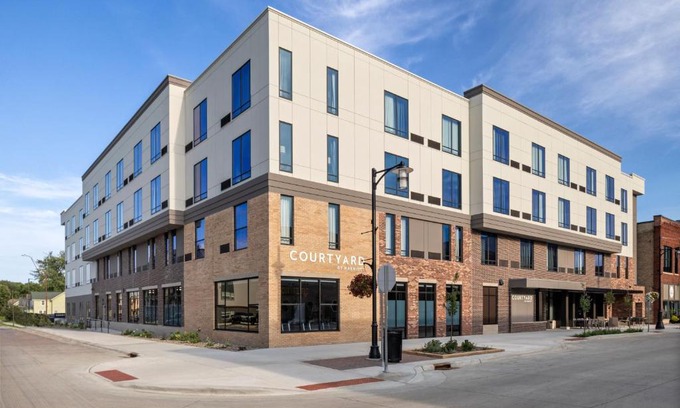 Owatonna Hotel | Courtyard by Marriott Owatonna Downtown