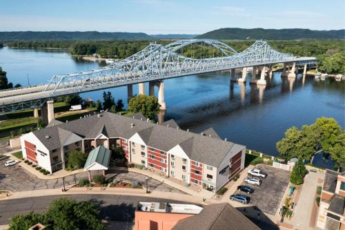 Historic Downtown La Crosse Hotel | Courtyard La Crosse Downtown/Mississippi Riverfront