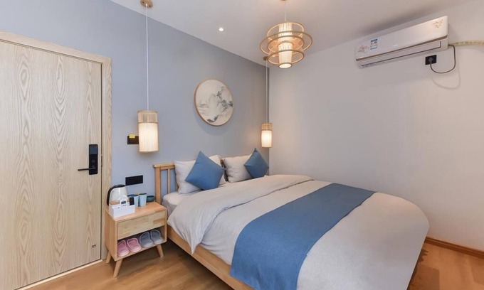 Fort Smith House | Courtyard light luxury hotel