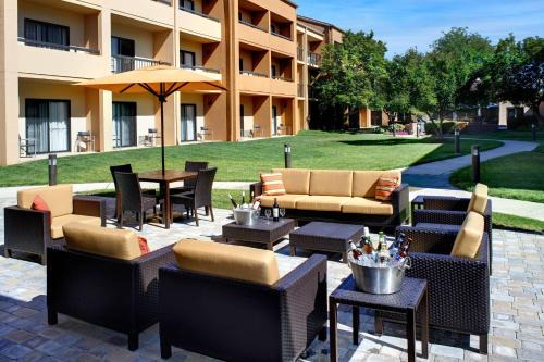 Holland Hotel | Courtyard Toledo Airport Holland