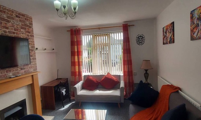 Coventry Apartment | Coventry 59 Michaelmas Spacious Pet Friendly 2 Bedroom House
