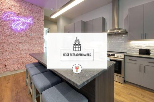 Radnor House | Cowgirl Up 4BD 4.5BTH Rooftop Views