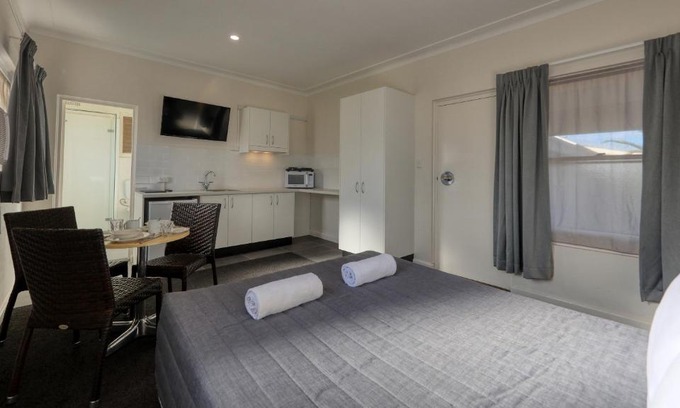 Cowra Hotel | Cowra Motor Inn