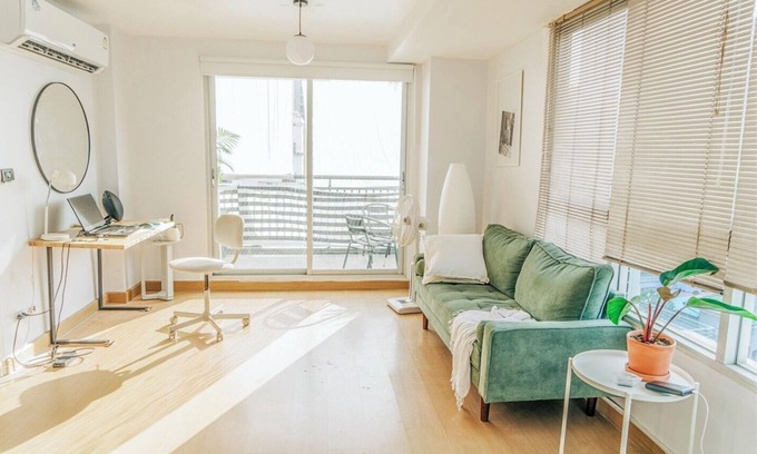 Phra Khanong Nuea Condo | Cozy 1-bedroom condo - Modern, Unblocked Views, near BTS, fast Internet