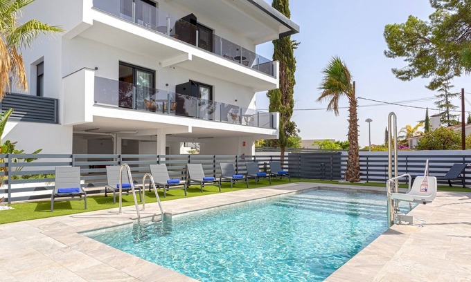 Distrito Norte Sierra Apartment | Cozy 1 bd apartment with terrace, pool and parking. Arruzafa VII