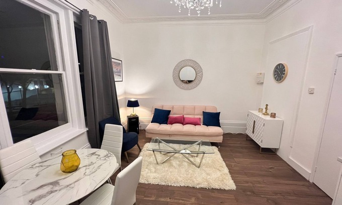 Chiswick Riverside Apartment | Cozy 1 Bed Flat in Chiswick