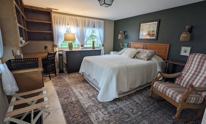 Springfield Apartment | Cozy 1-bedroom apartment with WiFi, AC in enjoyable Springfield