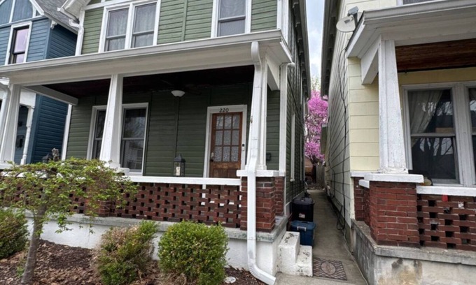 Madison Apartment | Cozy 1-bedroom apartment in fabulous Madison with WiFi, AC, Smart TV
