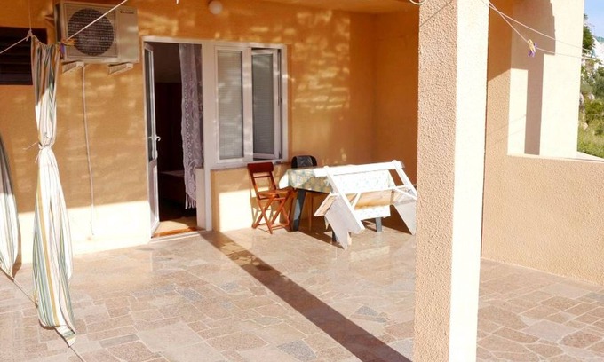 Metajna Apartment | Cozy 1 Bedroom Apartment With sea View