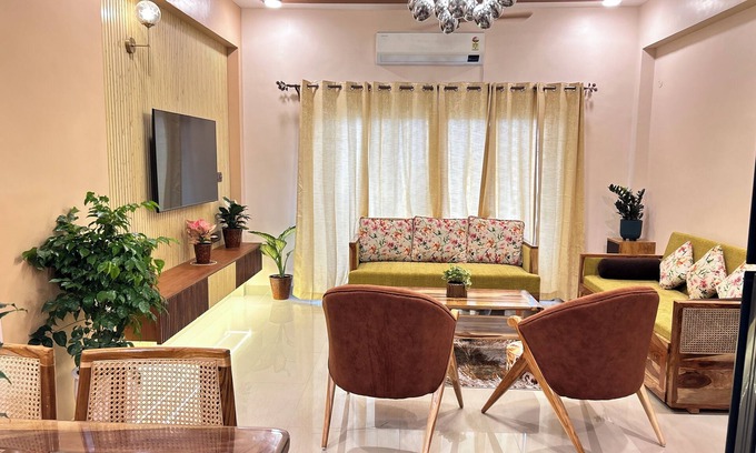Dwarka Apartment | Cozy 1-bedroom apartment with WiFi, AC in pleasant Delhi