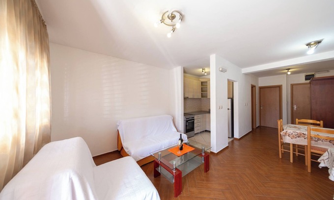 Centar Apartment | Cozy 1-Bedroom Apartment, Walking Distance to the Beach No. 4